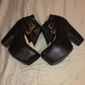 Jeffrey Campbell Warrant platforms size 8